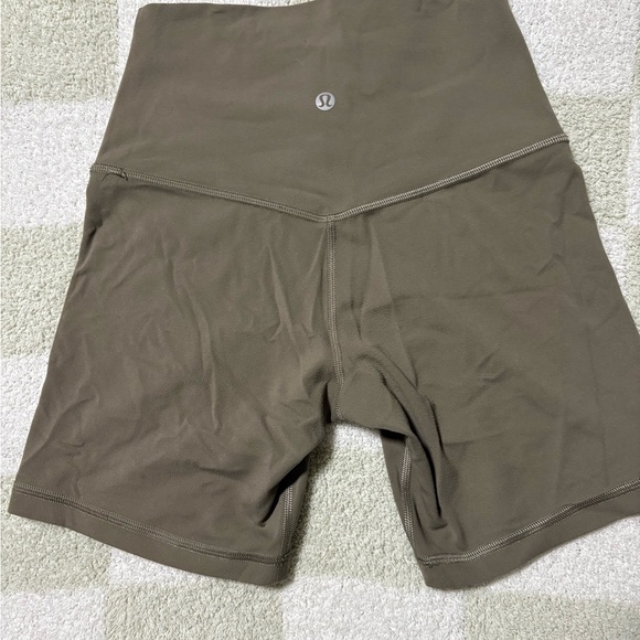 lululemon athletica Women's brown Bike Shorts - Picture 1 of 2